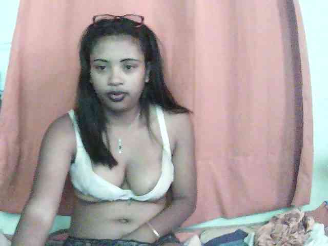 TriciaBella webcam