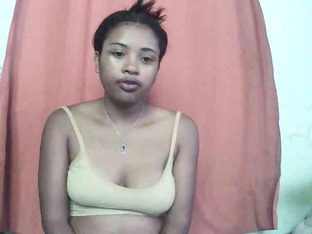 TriciaBella webcam