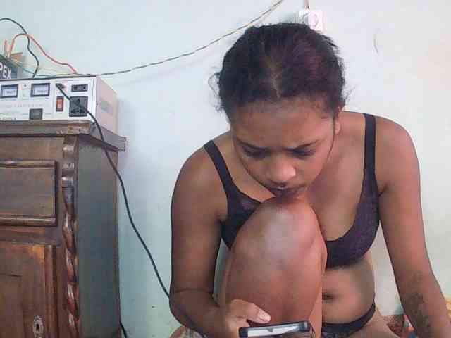 TriciaBella webcam