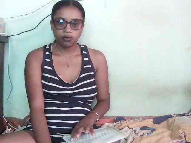 TriciaBella webcam