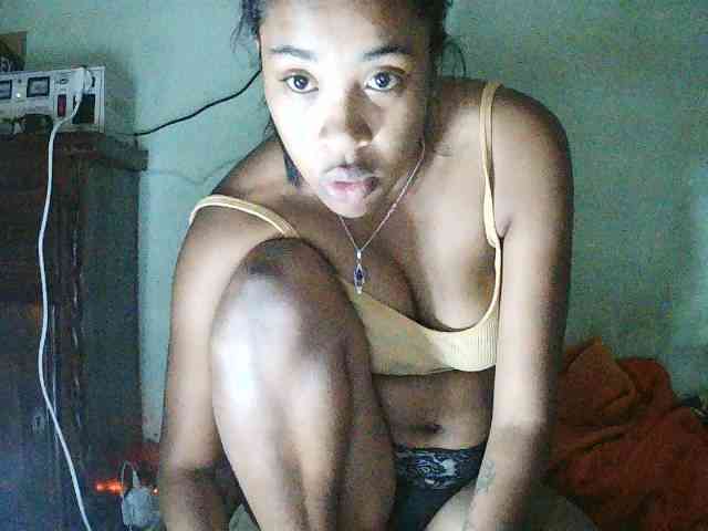 TriciaBella webcam