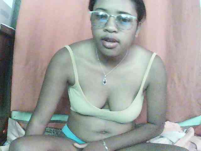 TriciaBella webcam