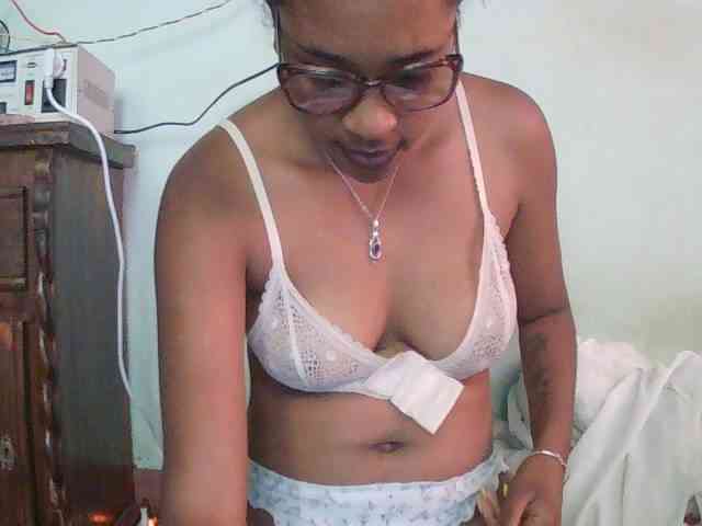 TriciaBella webcam