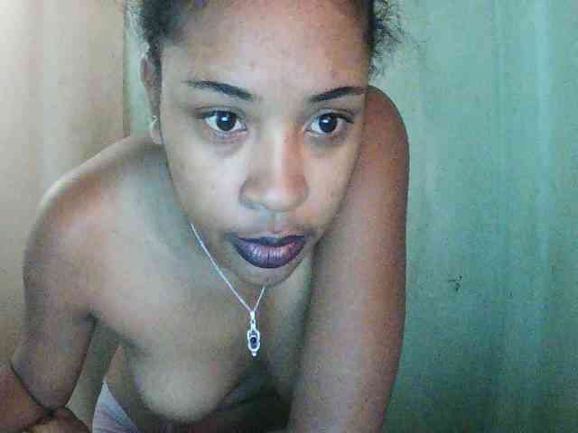 TriciaBella webcam