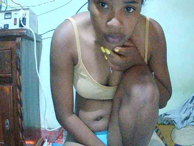 TriciaBella webcam
