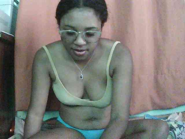 TriciaBella webcam