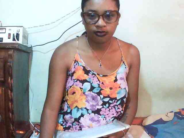 TriciaBella webcam