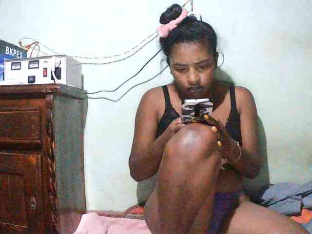TriciaBella webcam