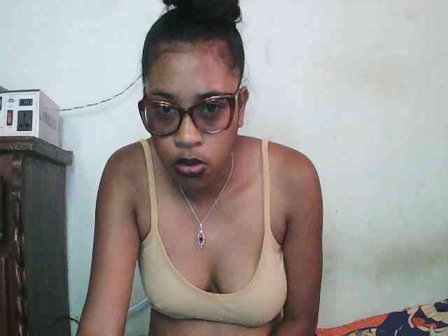 TriciaBella webcam