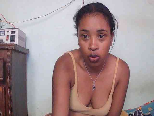 TriciaBella webcam