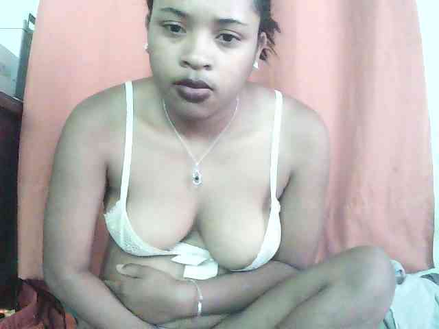 TriciaBella webcam