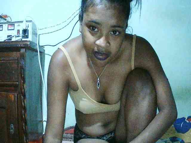 TriciaBella webcam