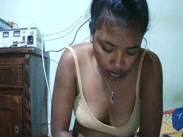 TriciaBella webcam