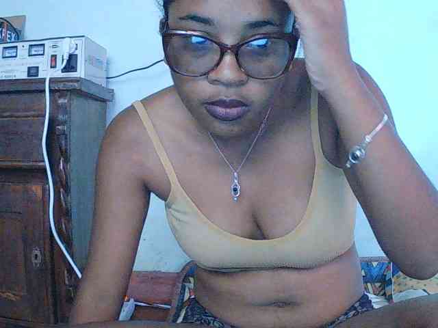 TriciaBella webcam