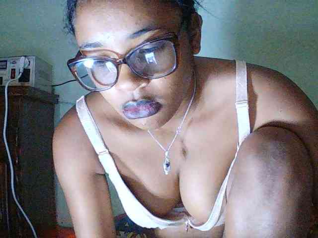 TriciaBella webcam