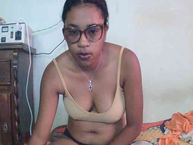 TriciaBella webcam