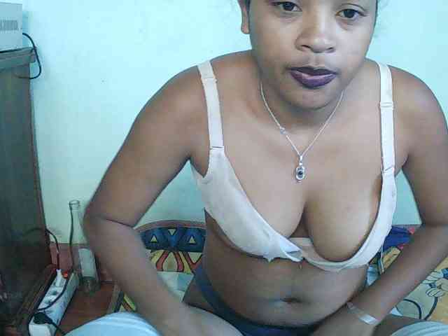 TriciaBella webcam