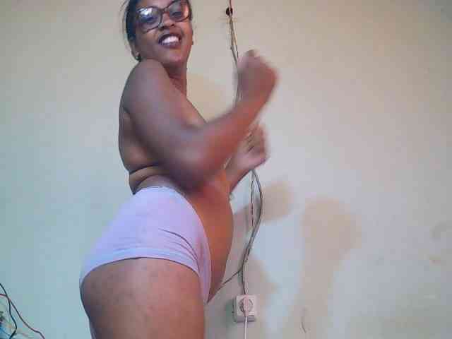 TriciaBella webcam