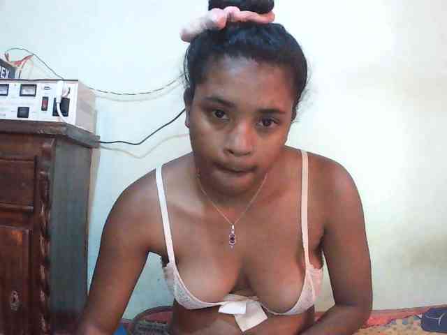 TriciaBella webcam