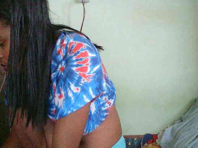 TriciaBella webcam