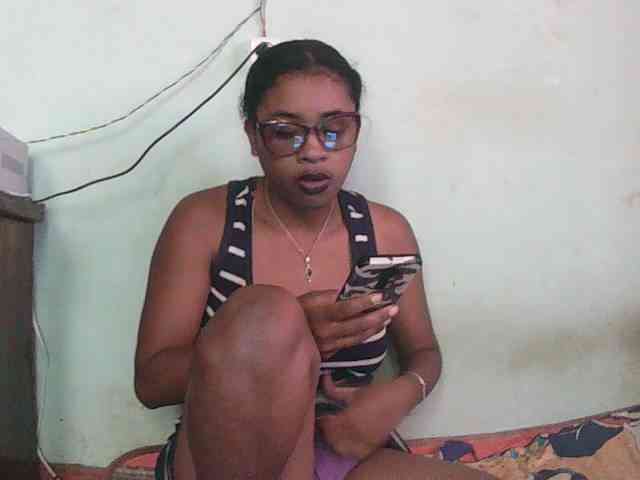 TriciaBella webcam