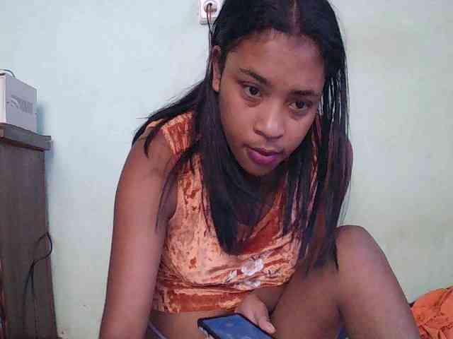 TriciaBella webcam