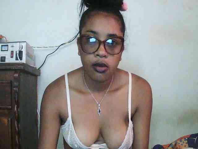 TriciaBella webcam