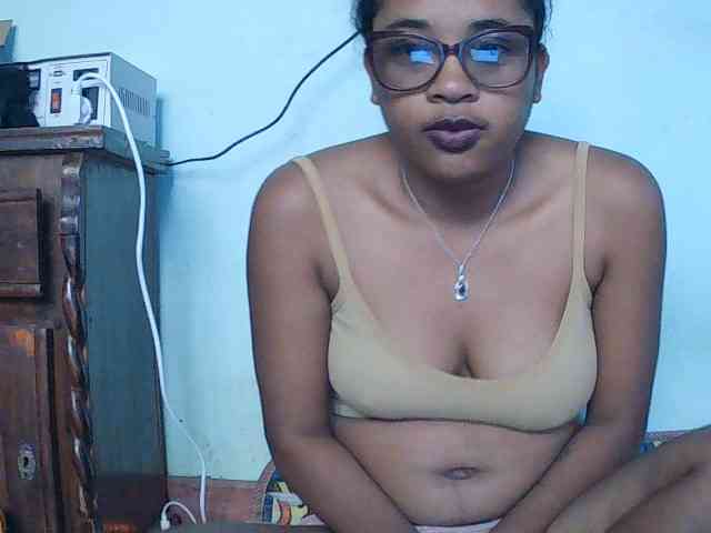 TriciaBella webcam