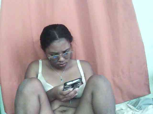 TriciaBella webcam