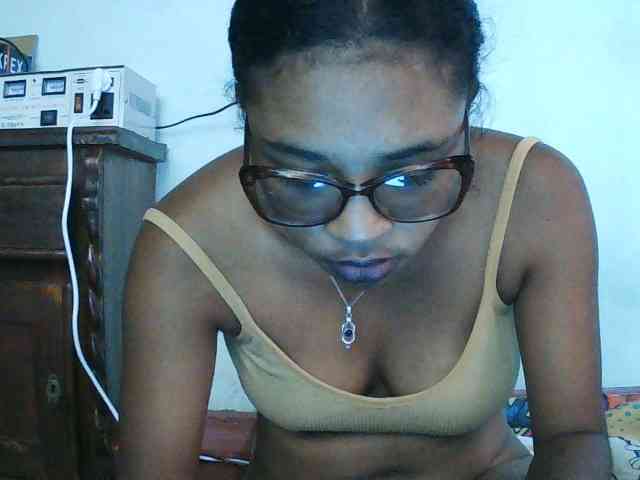 TriciaBella webcam