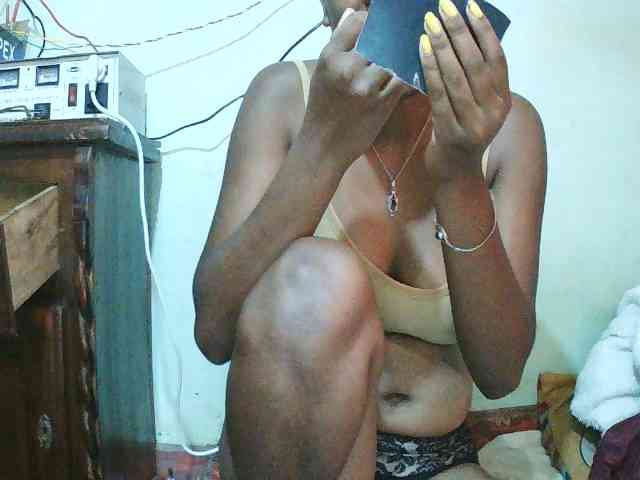 TriciaBella webcam