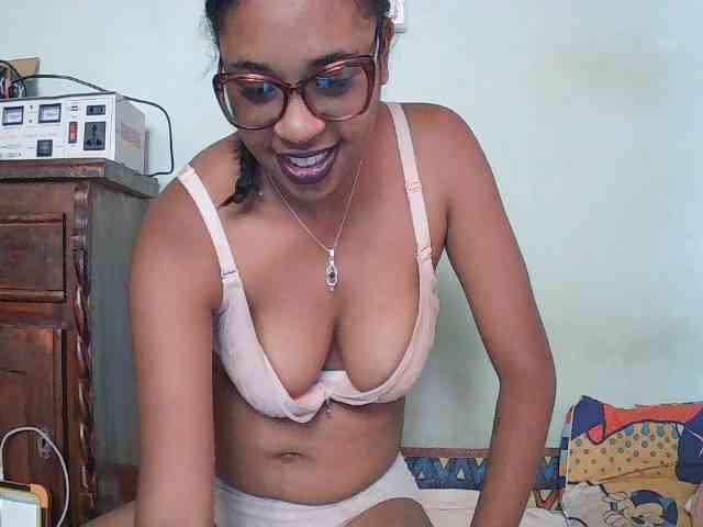 TriciaBella webcam