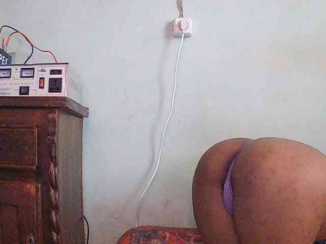 TriciaBella webcam