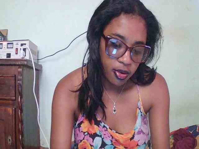 TriciaBella webcam