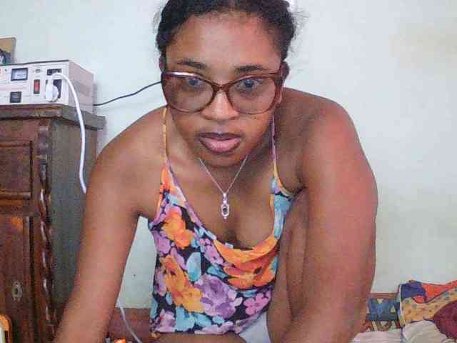 TriciaBella webcam