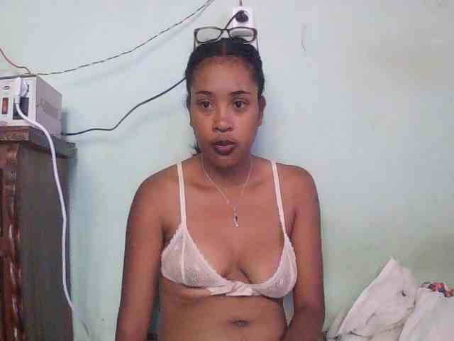 TriciaBella webcam