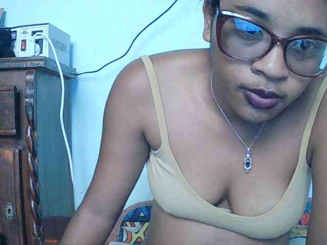 TriciaBella webcam