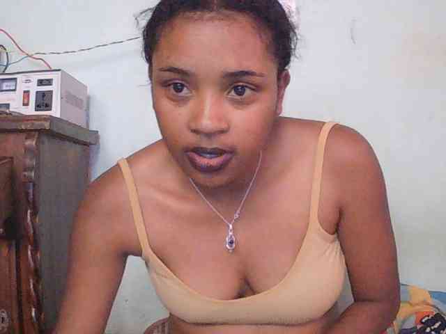 TriciaBella webcam
