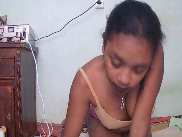 TriciaBella webcam