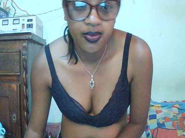 TriciaBella webcam