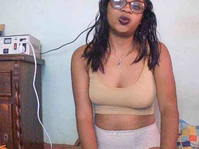 TriciaBella webcam