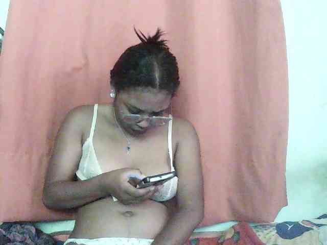 TriciaBella webcam