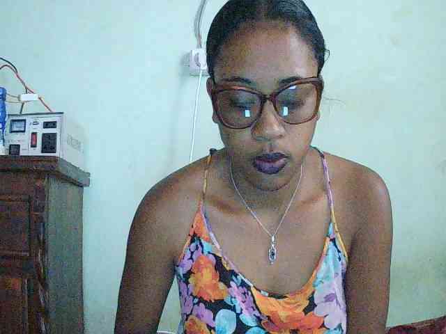TriciaBella webcam