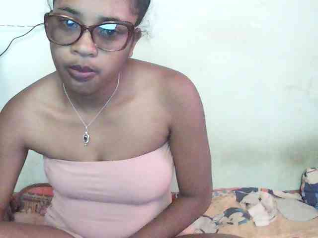 TriciaBella webcam