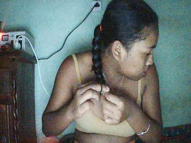 TriciaBella webcam