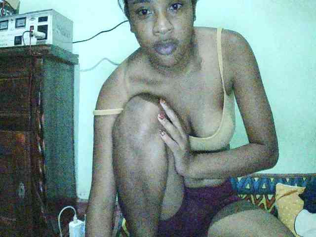 TriciaBella webcam