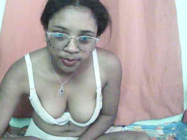 TriciaBella webcam