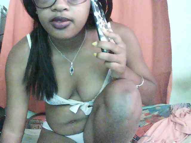 TriciaBella webcam