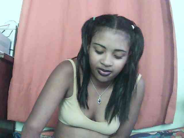 TriciaBella webcam