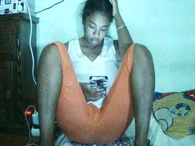 TriciaBella webcam